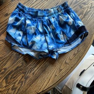 Lululemon hotty hot short 2.5” size 10